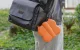 Sunnylife nešiojimo dėklas su karabinu DJI Neo 2 dronui, oranžinis