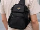 Vyriška per petį nešiojama rankinė crossbody su kišenėmis, juoda