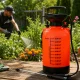Sodo rankinis slėginis purkštuvas su ilgu antgaliu, 5 L, oranžinis