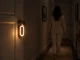 LED naktinė lemputė su judesio jutikliu ir pakaba, šilta šviesa, ruda
