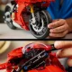 LEGO Technic 42202 Ducati Panigale V4 S motociklas