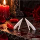 Vampyro ir vilkolakio iltys su netikru krauju Helovinui