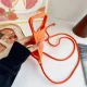 Silikoninis dėklas su kortelių skyreliu ir dirželiu iPhone 18 Pro Max / 17 Pro Max, oranžinis