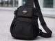 Vyriška per petį nešiojama rankinė crossbody su kišenėmis, juoda