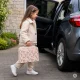 Ecotoys dviejų aukštų lėlių namelis lagamine su mediniais baldais