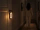 LED naktinis šviestuvas su judesio jutikliu ir pakaba, juodas