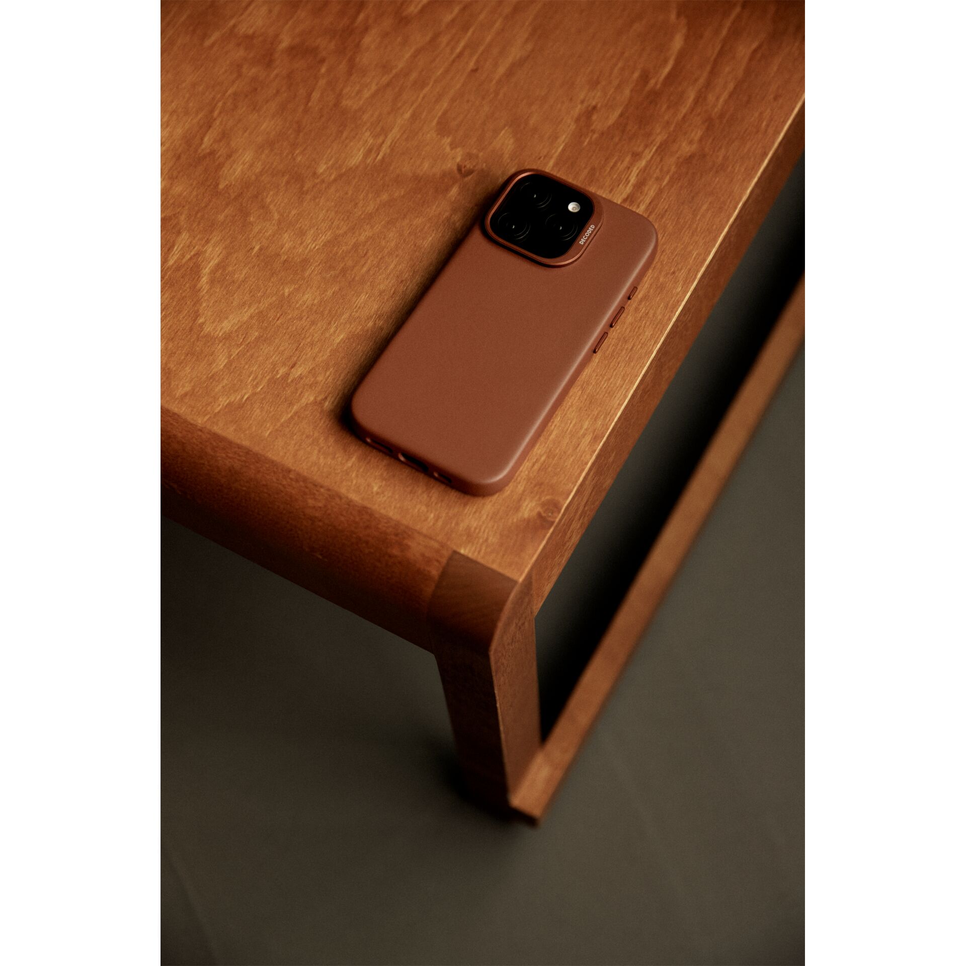 Decoded Leather Backcover dėklas Apple iPhone 16 Pro Max, rudas