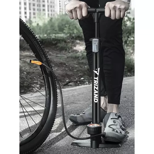 Grindinė pompa Trizand su manometru 16 bar / 230 PSI, juoda
