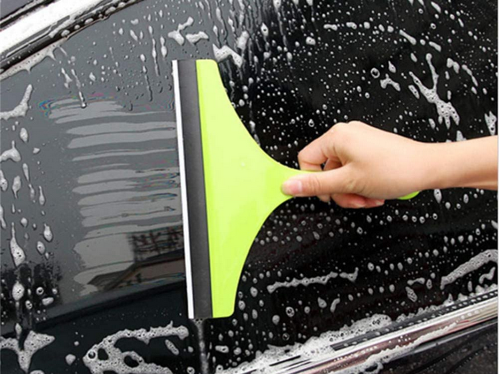 Window squeegee with flexible handle for water removal