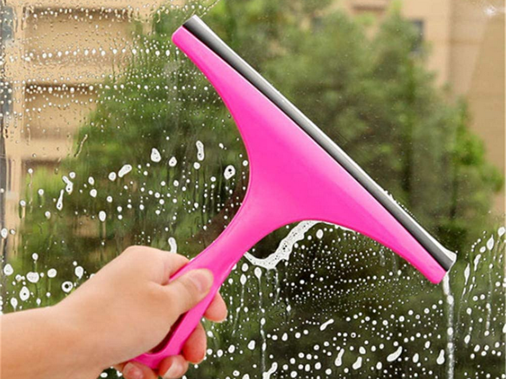Window squeegee with flexible handle for water removal