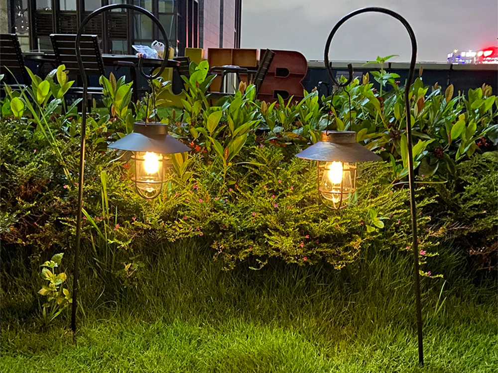 Hanging Solar Garden Light with Dusk to Dawn Sensor, Waterproof Vintage Outdoor Lantern